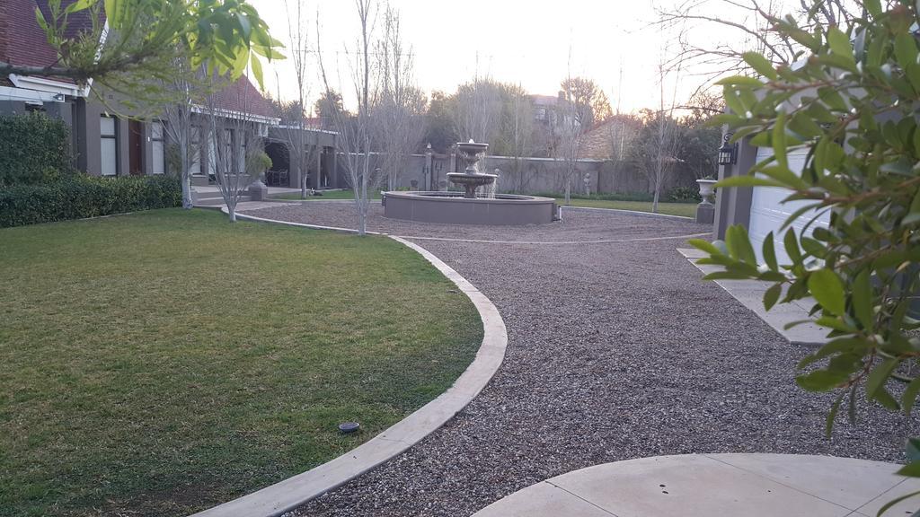 Villa Brocant Guest House Vryburg Экстерьер фото